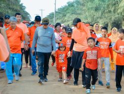 Bupati Batu Bara Ir.Zahir,M.AP, Ikuti Jalan Santai Bersama Ketua TP PKK Ny.HJ.Maya Indriasari Bersama Rombongan