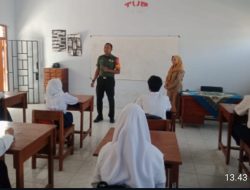 Berikan Wawasan Kebangsaan, Anggota Koramil Garum Laksanakan Kegiatan Babinsa Ke.Sekolah.