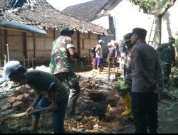 Babinsa Simo Turut Karya Bhakti Rehap Rumah Warga Desa Simo Kec.Simo Kab Boyolali.