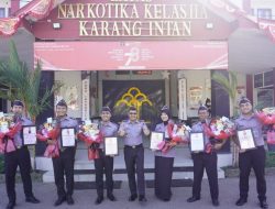 Tingkatkan Motivasi Pegawai, Lapas Kelas II.A.Narkotika Karang Intan Berikan Penghargaan.