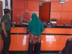 Awasi Penyaluran Bansos PKH, Babinsa : Utamakan untuk Kebutuhan Pokok.
