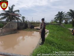 Tim Personil Sat Samapta Polres Batu Bara Giat Melaksanakan Cek Dan Kontrol Debit Air.