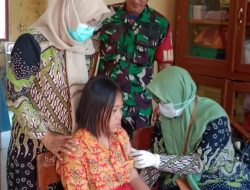 Babinsa Plumbungan Tekankan Pentingnya Imunisasi Anak Usia Sekolah Melalui Program BIAS.