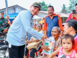 Jumat Berkah, Bupati Zahir Sapa Warga dan Berbagi Bantuan.
