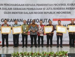 Kemendagri Beri Penghargaan kepada Pemda yang Mendukung Gerakan Pembagian 10 Juta Bendera Merah Putih.