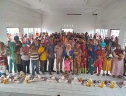 Pemkab Labuhanbatu Bagikan Sembako Kepada Korban Banjir di Bilah Hilir