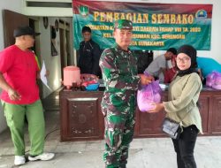 Babinsa Danukusuman Bagikan Paket Sembako Program KBD Tahap VIII TA. 2023