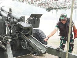 Kasdam IM meninjau Latihan Menembak Senjata Berat Teknis (Latbakjatratnis) Yonarmed 17/RC di Daerah Latihan Kab. Pidie