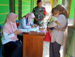 Wujudkan Generasi Sehat, Babinsa Nogosari Aktif di Posyandu.