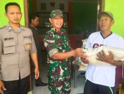 Demi Jaga Ketertiban, Babinsa Dampingi Penyaluran Beras.