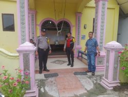 Kapolsek Labuhan Ruku Bersama Tim Melaksanakan Pengamanan Pada Ibadah Mingguan di Gereja Yang Ada di Wilaya Hukum Polsek Labuhan Ruku,