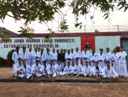 Prabumulih – Petugas Rumah Tahanan Negara (Petugas) Kelas IIB Prabumulih mengikuti Ujian Kenaikan Tingkat Bela Diri Kempo bertempat di Halaman Kantor Rutan Prabumulih pada Jum’at (29/09/2023).