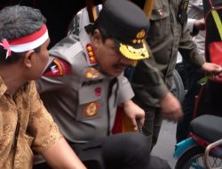 Wakapolri Naik Becak Bermotor di Unimed,