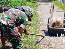 Jumat Bersih, Babinsa Koramil Nglegok Bersama Warga Masyarakat Bersihkan Lingkungan.