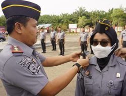 Lapas Narkotika Karang Intan Sematkan Kenaikan Pangkat Pegawai Sekaligus Pelepasan Struktural,