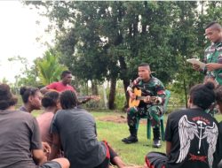 Satgas Yonif 125/SMB Hias Pohon Natal Dan Menggelar Pelatihan Vocal Group Dalam Rangka Memeriahkan Nataru di Seluruh Jajaran Pos
