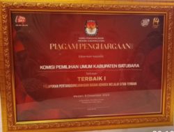 KPU Batubara Raih Penghargaan Terbaik, Dalam Laporan Keuangan Se Sumut