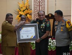 Kodam XVIII/Kasuari Terima Penghargaan Dengan Keandalan Kualitas Data Laporan Keuangan Pemerintah Pusat Tingkat UAPPAW