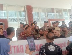 Puluhan Masyarakat,Aliansi Mahasiswa Pemuda Batu Bara (AMPERA) Gruduk Kantor Bupati Terkait Atas Didugan TP.Sofindo Kuasahi Lahn Warga