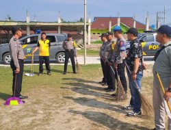 Kapolsek Labuhan Ruku “AKP Riswanto SH ” Giat Humanis Berupa Membersihkan Mesjid An Nur.