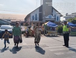Personil Polres Batubara dan Polsek sejajaran melakukan Patroli Kamtibmas ke gereja dalam rangka Ciptakan Situasi Aman dan Nyaman*