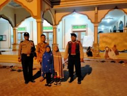 Beri Rasa Aman pada Jamaah Personil Polres Batu Bara Lakukan Pam Sholat Tarawih di Masjid.