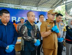 .Bupati Batu Bara Nishamul Ikut Memusnakan Narkoba Jenis Shabu Shabu di Depan Kantor Kapolres Batu Bara sebanyak 2 Kg.