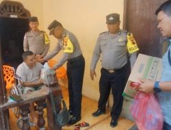 Jum’at Berkah Polsek Labuahn Ruku AKP Riswanto,SH Dan Kanit reskrim IPDA H Pardede Beri Bantuan Kursi Roda Juga Sembako
