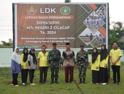 Murid MTs Negeri 2 Cilacap, Latihan LDKPB di Batalyon 405 Surya Kusuma Kompi B Wangon Banyumas.