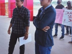 GARDA BB- SU Gruduk Kantor Bupati Batu Bara Desak PJ Bupati Batu Bara Agar Copot Kadis PUPR Dan Evaluasi PPK Nya