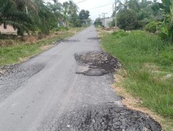 GAM BB Sesalkan Jl. Kapal Merah Hitungan Bulan Dikerjakan Rusak Parah..