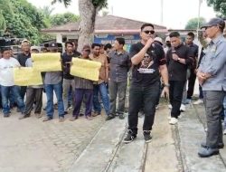 KABAN BPKAD SEBUT MENUNGGU PERINTAH PASTI UNTUK MELAKUKAN PEMBAYARAN, PESERTA AKSI MINTA PJ BUPATI DICOPOT “