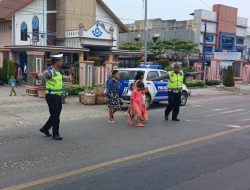 Personil Sat Lantas Polres Batubara ikut serta Laksanakan Pengamanan Dan Patroli Gereja di Kabupaten batubara.