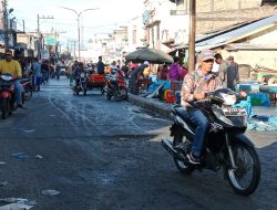 Di Jalan Merdeka Para Pedagang Ikan Bebas Berjualan Dibadan Jalan Pemkab Batu Bara Tidak Mampu Menertipkan.