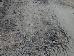 Akibat Raub Keuntungan Pembangunan Ruas Jalan 3,7 M Baru Hitung Bulan Suda Kupak Kapuk.