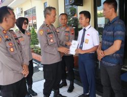 Hari Bhayangkara ke-78, Murid Berprestasi Dapat Beasiswa dari Polres Kebumen.