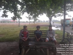 Sat Samapta Polres Batu  Bara ” Giat Cooling System Menciptakan Rasa Aman dan memberikan Pesan Kamtibmas.    Batu Bara _ Central Publkasi. : Kegiatan personil Sat Samapta polres batu bara dalam melaksanakan cooling System menciptakan rasa aman dan memberikan himbauan pesan Kamtibmas kepada masyarakat pada 04 Juli 2024 sekitar pukul 10.30 wib sampai dengan selesai.  Kapolres Batu Bara AKBP Taufik Hidayat Thayeb SH SIK melalui Kasat Samapta polres batu bara AKP Juni Herdrianto SH MH mengatakan, Dalam pelaksanaan kegiatan patroli personil Sat Samapta polres batu bara yang bertugas melaksanakan Bripka Endra dan Bripda Fadly Dan kegiatan memberikan himbauan dan menyampaikan pesan pesan Kamtibmas kepada masyarakat agar tidak gampang percaya terhadap isu-isu yang beredar tanpa adanya kepastian yang sah dan tetap selalu waspada dalam setiap situasi.  Menurut nya.dalam kegiatan tersebut juga memberikan himbauan kepada masyarakat agar bila mengalami intimidasi dari premanisme dan Terjadinya pungli agar segera melaporkan ke polres batu bara melalui call center 110 dan seterusnya melaksanakan kegiatan Coolling System terkait Pilkada kabupaten batubara agar jangan mudah percaya akan berita hoax dan agar bersama sama menjaga agar terlaksana pilkada yang aman dan kondusif di kabupaten batubara dan lokasi kecamatan Talawi, tanjung tiram dan kemudian hasil yang di capai, pelaksanaan kegiatan cooling System menyelesaikan pesan pesan Kamtibmas kepada masyarakat di wilayah hukum polres batu bara secara berjalan dengan aman, kondusif dan lancar ” katanya”  R. Dmk.