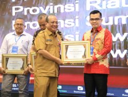 Kemendagri Beri Penghargaan kepada Pemda yang Telah Salurkan Pendanaan Pikada Serentak Tahun 2024 Seratus Persen.