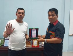 Kasat Narkoba Polres Batu Bara AKP Fery Kusnadi,SH.MH Berpretasi Berikan Penghargaan.Kepada Ketua(LBH)Batu Bara.
