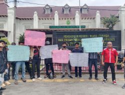 Ratusan Masyarakat Batu Bara Dan Kalamsu  Geruduk Kantor  PN Medan
