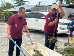 Semarak Hari Pengayoman Ke-79, Lapas Labuhan Ruku Bersih-Bersih di Lingkungan Lapas