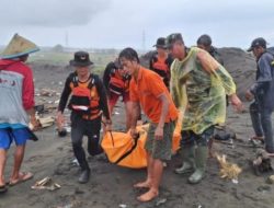 Akibat Ketinggian Gelombang Satu Perahu Tengelam di Perairan Pltu,Buton.