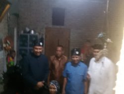 PJ Bupati Batu bara berikan bantuan kursi roda kepada warga desa Lima Laras.
