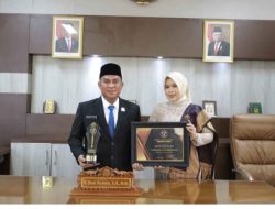 Ketua Dewan Perwakilan Rakyat Daerah (DPRD) Kota Prabumulih Deni Victoria SH MSi meraih penghargaan The Best Future Young Parliamentarian.