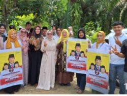 Terus Bergerak Menangkan BAHAGIA, Tdar Rangkul Emak-Emak di Sumber Padi.