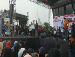 Ribuan Massa Pendukung Banjiri Kampanye Akbar Cabup-Cawabup Cilacap SBW-Rozi