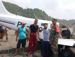 Pesawat Latih Mendarat Darurat di Pantai Cemara Sewu Cilacap