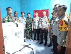 Personel Kodim 1311/Morowali Bersama Polres Morowali Utara Amankan Kotak Suara Pilkada Kabupaten Morowali Utara di Kecamatan Lembo
