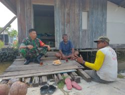 Babinsa Koramil 1311-02/Bungku Selatan Serka Ahmad Albar Jalin Silaturahmi dengan Masyarakat Desa Pulau Bapa