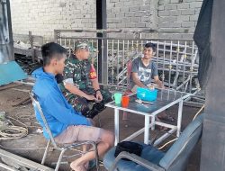 Babinsa Koramil 1311-03/Petasia Desa Tanauge Laksanakan Monitoring Wilayah dan Jalin Silaturahmi dengan Warga